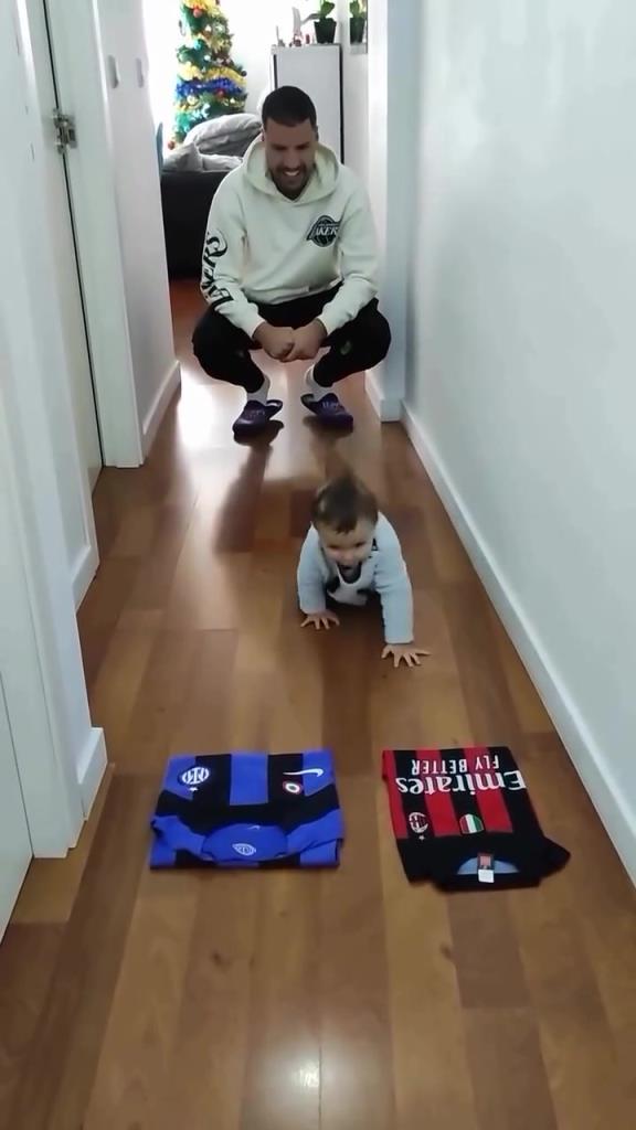 AC米蘭：此子必成大器?。祝捍俗訑嗖豢闪?！